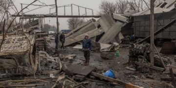 Elevan a 12 los muertos por un bombardeo de Rusia en Odesa