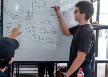 Más de 800 becas universitarias