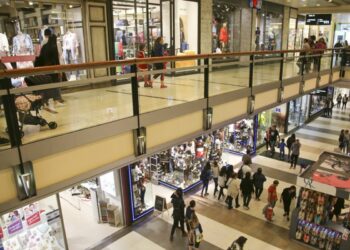 Durísima caída en las ventas de los supermercados y los shoppings