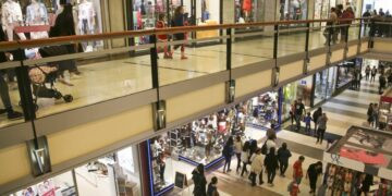 Durísima caída en las ventas de los supermercados y los shoppings