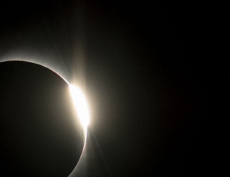 Un eclipse solar total oscurecerá el cielo este lunes: ¿se verá en Argentina?