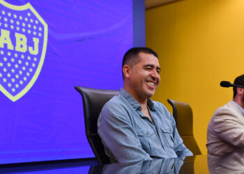 Riquelme festejó junto a los hinchas de Boca