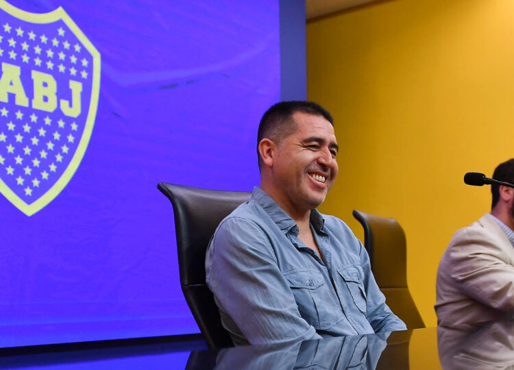 Riquelme festejó junto a los hinchas de Boca