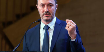 Denuncian a Petri por desmantelar el área de investigación de crímenes de la dictadura