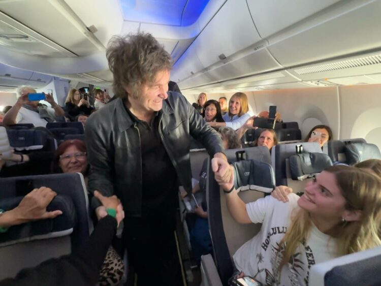 Milei dejará de viajar en vuelos comerciales por cuestiones de seguridad
