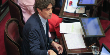 Lousteau defendió el aumento de los senadores y lo comparó con el sueldo de Adorni
