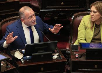 Juez presentará un proyecto para que se de marcha atrás al aumento de las dietas en el Senado