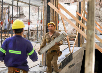 La industria y la construcción registran una fuerte caída desde la crisis del 2001