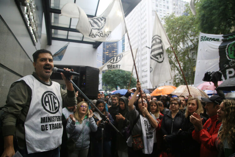 Protesta de ATE: trabajadores ingresaron a la fuerza al Inadi y hay conflictos en la Secretaría de Trabajo