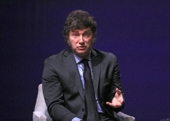 Milei y Caputo citaron a «Jumbot” para hablar de la baja de la inflación pero la cuenta es falsa