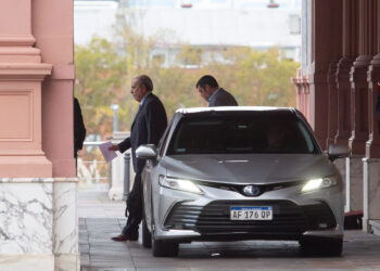 Francos encabezó reuniones con gobernadores y diputados para debatir la Ley Bases