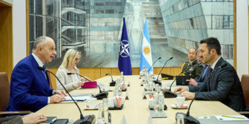 La Otan agradeció a la Argentina por haber dado el paso para una colaboración «más estrecha»
