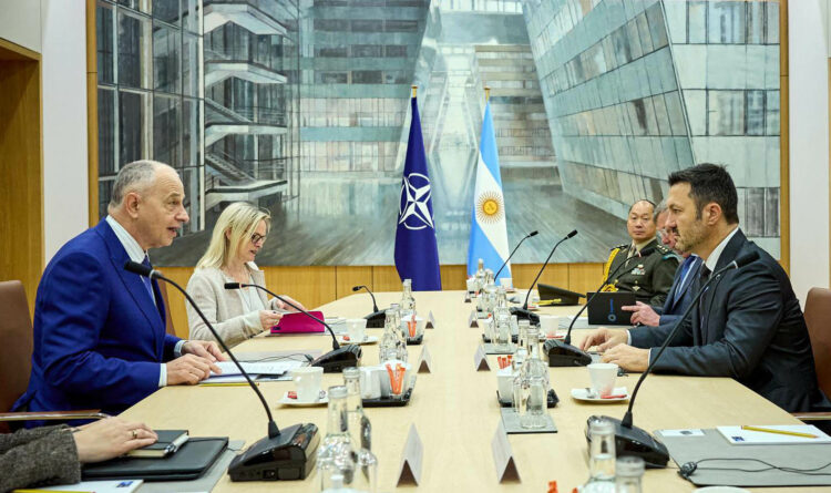 La Otan agradeció a la Argentina por haber dado el paso para una colaboración "más estrecha"