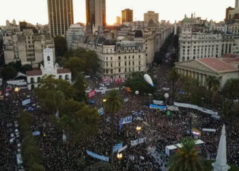 Tras la multitudinaria marcha universitaria, el Gobierno dialogará con la UBA y el CIN