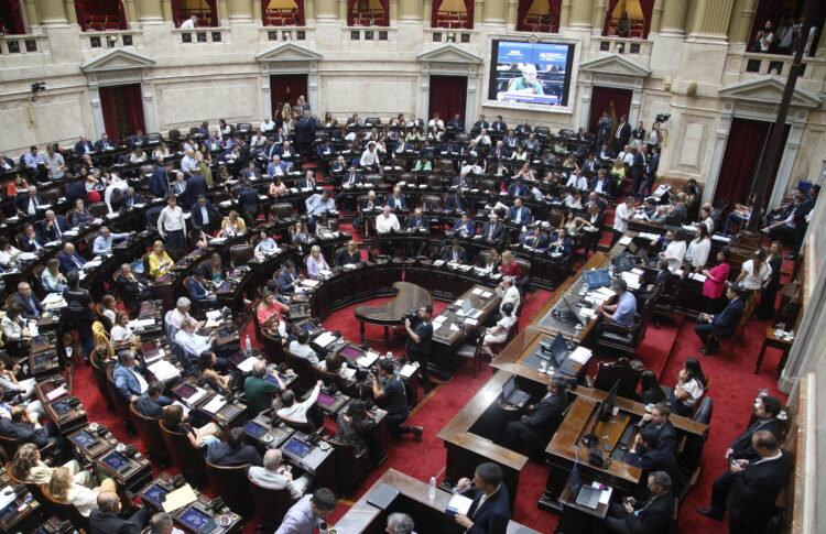 Votación en particular: Diputados aprobó las facultades delegadas para Milei y la privatización de empresas