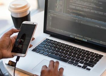 A través de un DNU el Gobierno liberó los precios del cable, Internet y telefonía celular