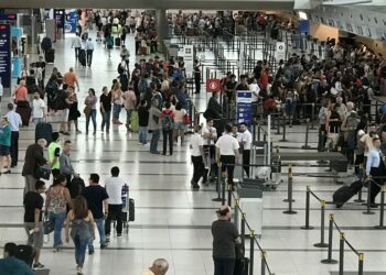 Furor por el «súper peso»: cada vez más argentinos viajan al exterior para hacer compras