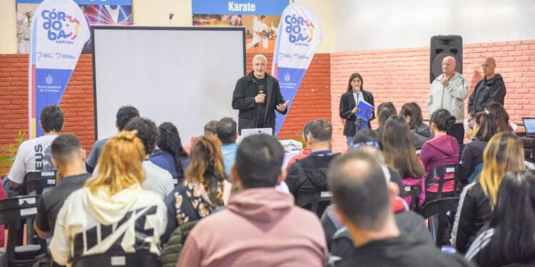 Abren las inscripciones al curso gratuito de entrenador de natación: cómo anotarse