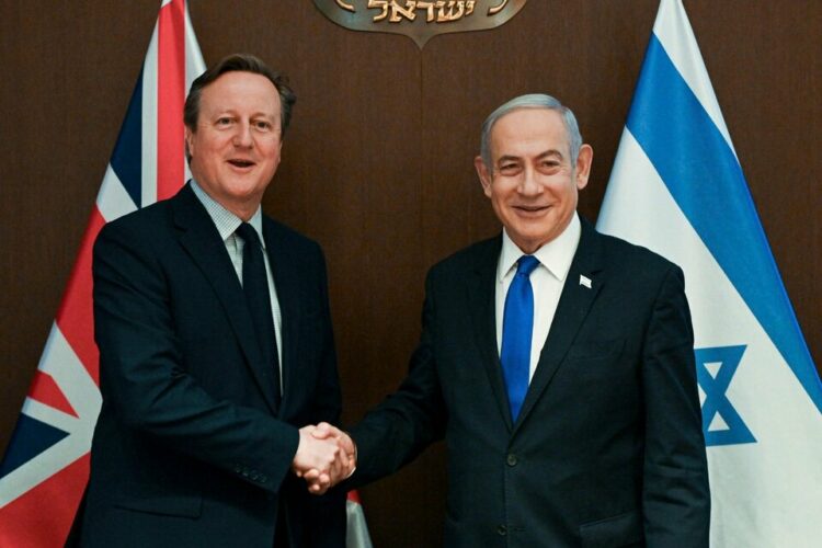 Netanyahu, premier israelí junto a Cameron, canciller del Reino Unido.