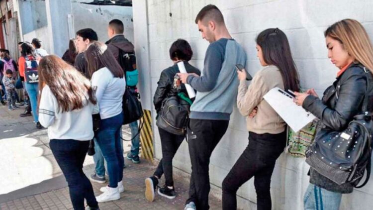 Fuerte caída del empleo formal en febrero: llega al mínimo de ese mes en 22 años