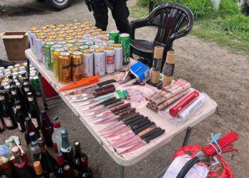 La Policía secuestró bebidas alcohólicas, bengalas y elementos cortantes en el ingreso