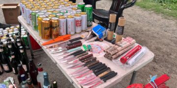La Policía secuestró bebidas alcohólicas, bengalas y elementos cortantes en el ingreso