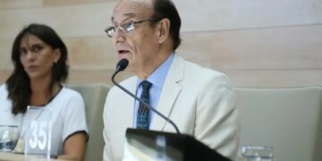 El ex legislador Oscar González irá a juicio tras haber sido acusado de causar la muerte de una docente en un choque