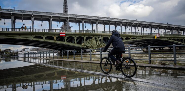 Alerta por el estado del río Sena en París