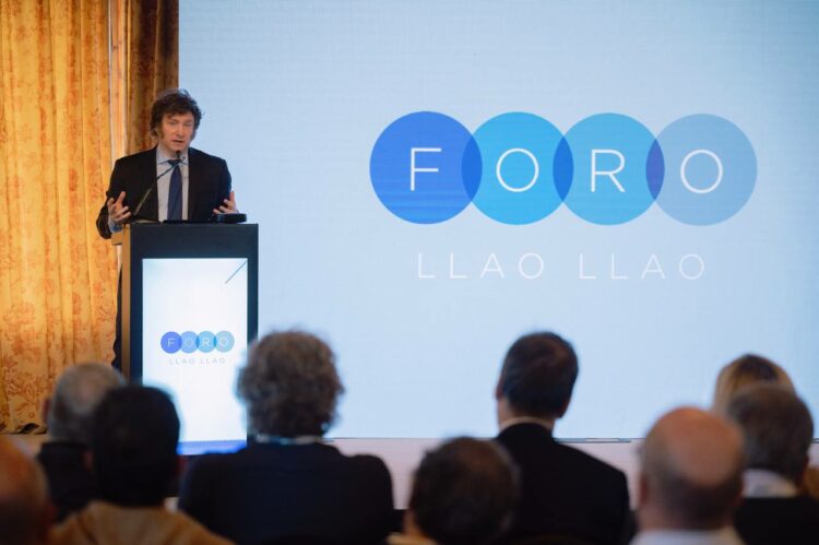 Milei ante empresarios: “El que fuga dólares no es un delincuente, es un héroe”