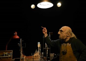 La lupa en el universo de los oficios