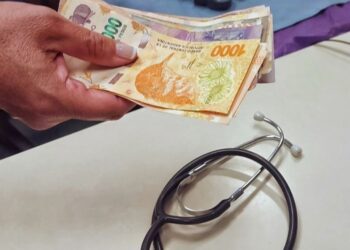 El Gobierno ordenó a las prepagas retrotraer los precios a diciembre