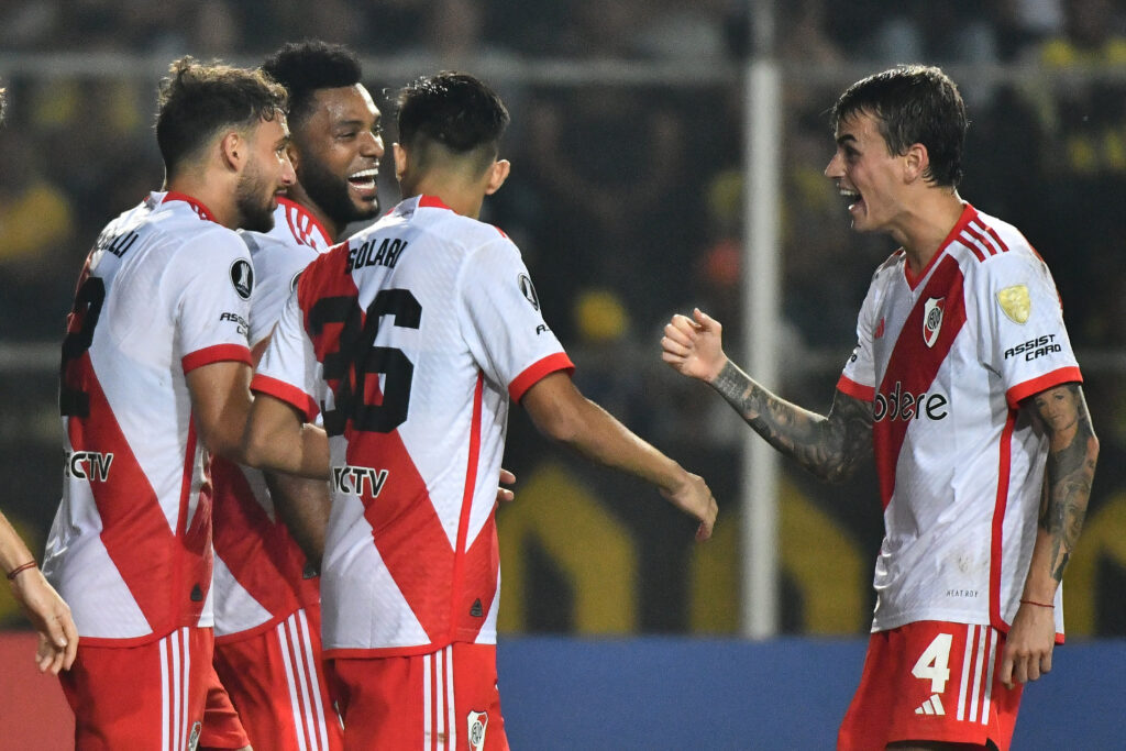 River le ganó a Deportivo Táchira con goles uruguayos en su debut en la Libertadores