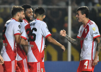 River le ganó a Deportivo Táchira con goles uruguayos en su debut en la Libertadores