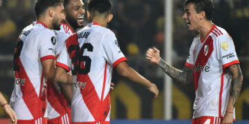 River le ganó a Deportivo Táchira con goles uruguayos en su debut en la Libertadores