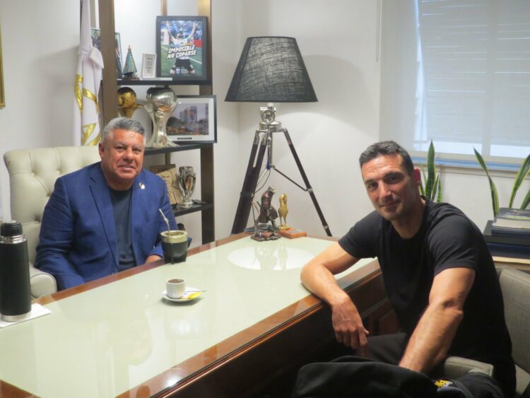 Tapia y Scaloni tuvieron una reunión en Buenos Aires