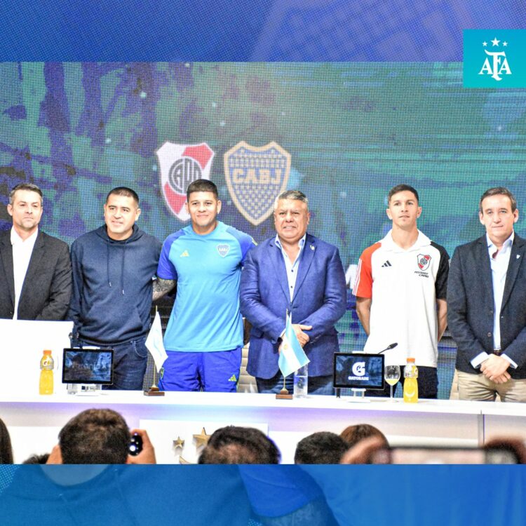 Marcos Rojo y "Nacho" Fernández calentaron la previa del Superclásico