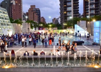 De qué se trata el «Gamma Sunset» que se hará en Plaza España con DJs locales y performances