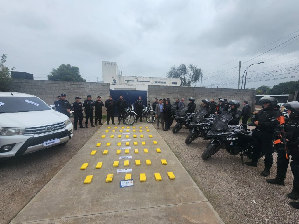 La Provincia difundió el momento en el que fue detenido un hombre con 48 kilos de droga