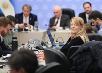 El oficialismo logró emitir dictamen de mayoría al proyecto de Ley Bases