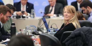 El oficialismo logró emitir dictamen de mayoría al proyecto de Ley Bases