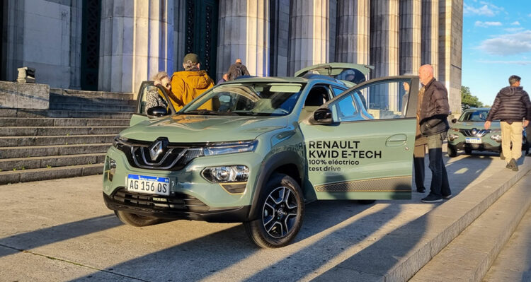 Comenzó el E-Tech Tour de Renault que llegará a Córdoba el 15 y 16 de junio
