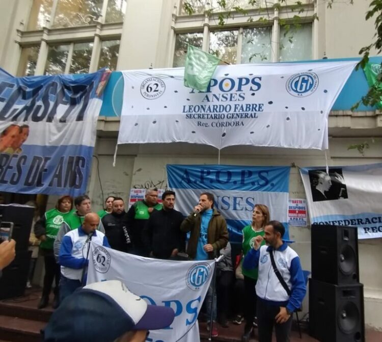 Destacan la unidad sindical en el abrazo solidario a Anses
