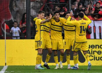 Boca le ganó a Newell’s y metió un pie en los playoffs
