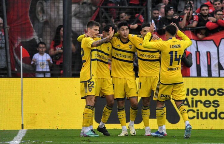 Boca le ganó a Newell’s y metió un pie en los playoffs