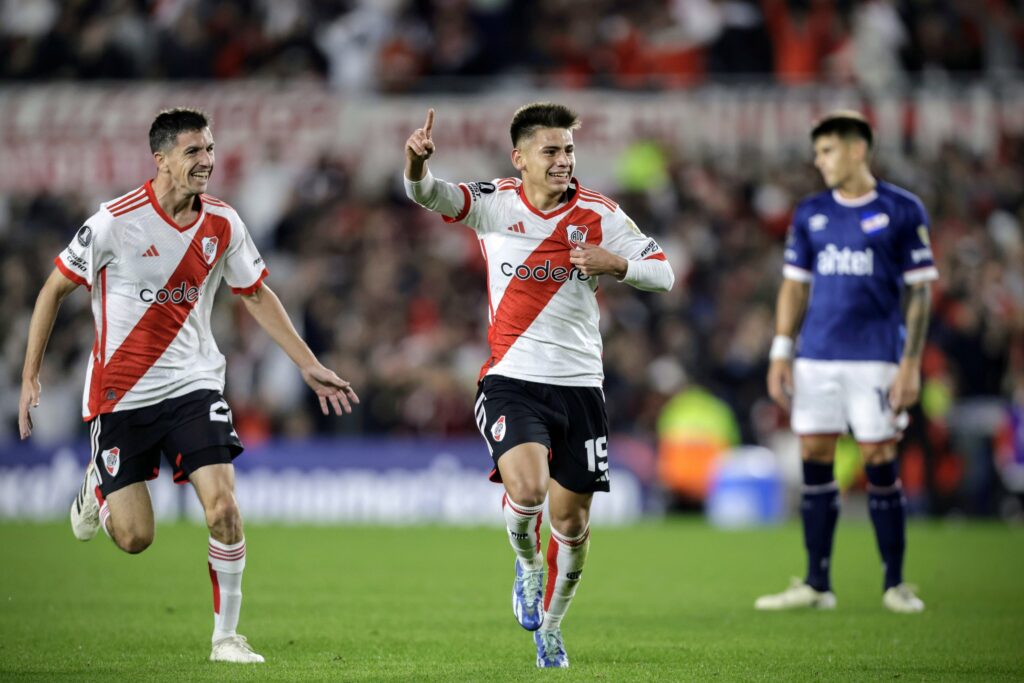 River venció a Nacional de Uruguay y lidera el Grupo H