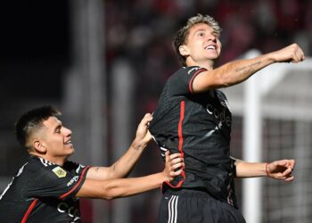 River se lo dio vuelta a Instituto con un hat-trick de Colidio y se clasificó primero en la Zona A