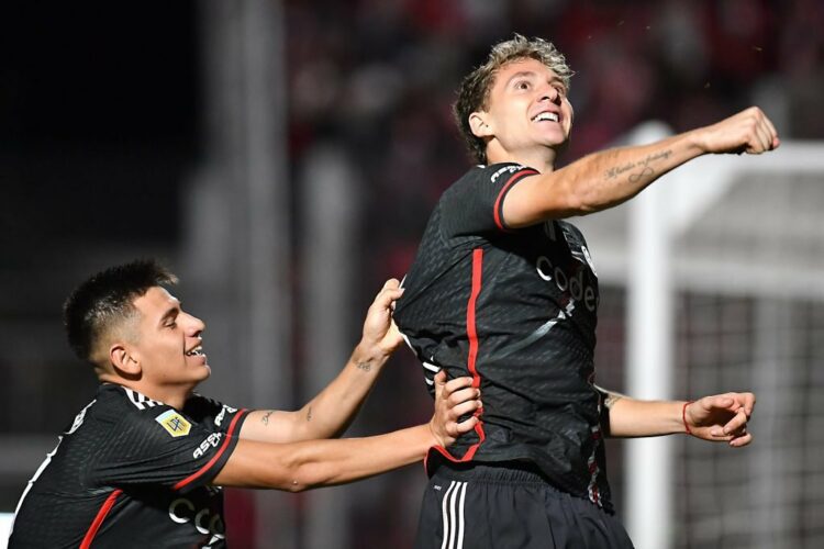 River se lo dio vuelta a Instituto con un hat-trick de Colidio y se clasificó primero en la Zona A