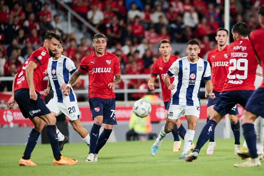 Talleres remontó dos goles de desventaja pero igualmente quedó eliminado