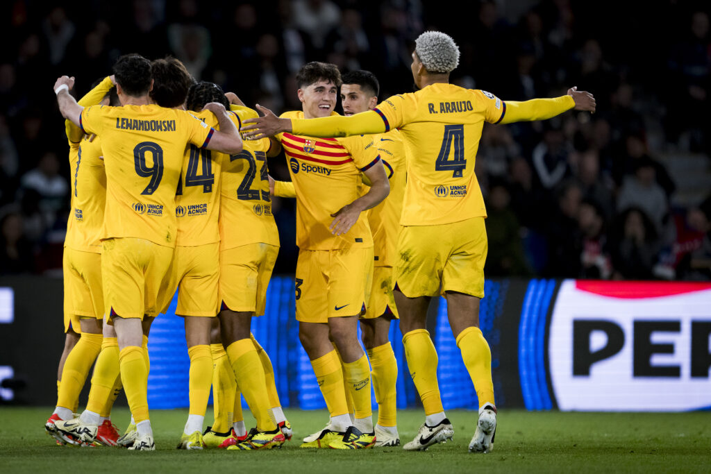 Barcelona le ganó a PSG el primer duelo en París