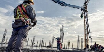 La construcción lidera la caída del empleo en la gestión Milei
